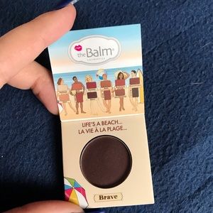 nude ‘beach’ eyeshadow, shade brave